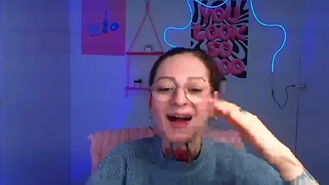 Esmi Winter online show from February 15, 2026, 7:51 am