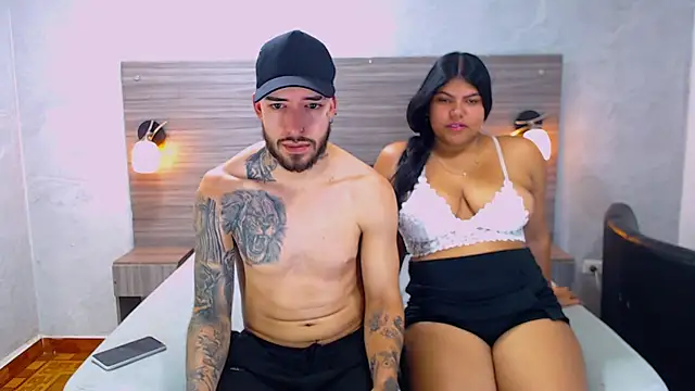 Snapshot of Paulina_And_Tayron chatting on February 10, 2026, 7:40 pm Paulina And Tayron online show from February 10, 2026, 7:40 pm