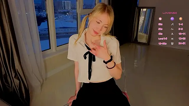 Snapshot of UWU_flower chatting on March 6, 2026, 1:40 pm UWU flower online show from March 6, 2026, 1:40 pm