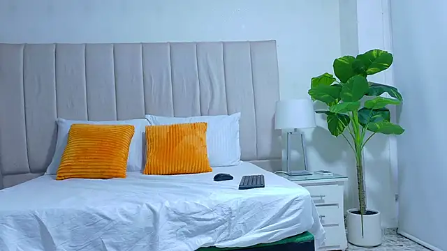 Snapshot of Brisa_Silva chatting on February 21, 2026, 11:22 am Brisa Silva online show from February 21, 2026, 11:22 am