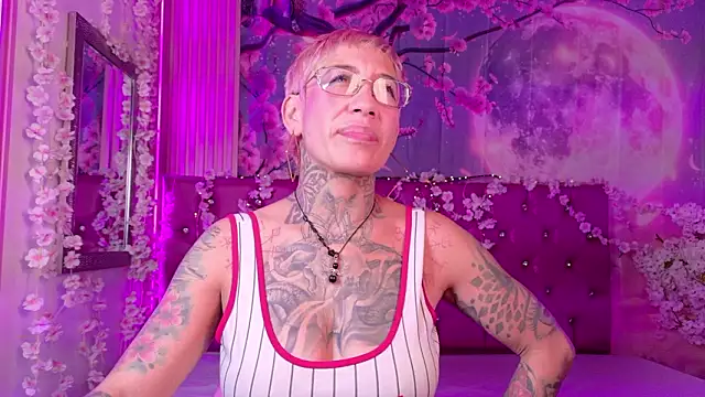 Snapshot of Everlyn_sexx chatting on February 22, 2026, 1:31 pm Everlyn sexx online show from February 22, 2026, 1:31 pm