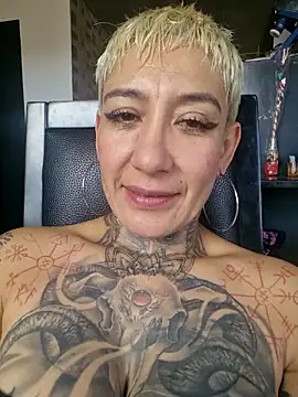 Everlyn sexx online show from June 1, 2026, 8:10 pm