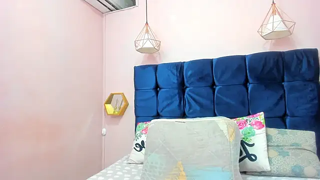 Snapshot of Sexy_ebony_1 chatting on April 15, 2026, 7:58 pm Sexy ebony 1 online show from April 15, 2026, 7:58 pm