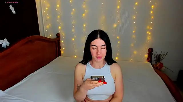 milanasky5 online show from April 15, 2026, 6:48 pm