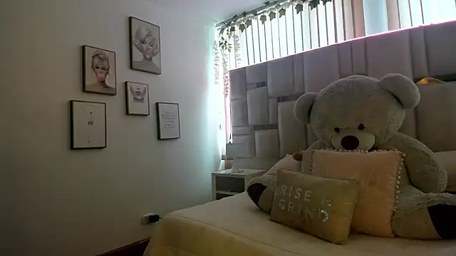 Maya-jhons online show from April 10, 2026, 1:16 pm