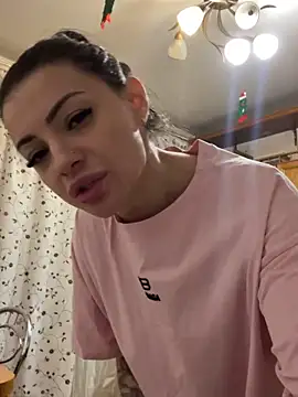 Snapshot of Layana_Ro chatting on February 16, 2026, 4:19 am Layana Ro online show from February 16, 2026, 4:19 am