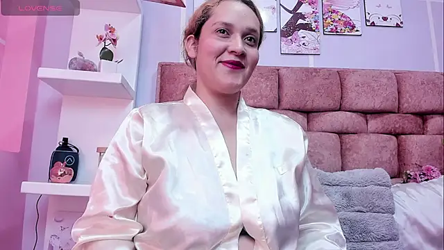 Snapshot of CurvaDorada_noa chatting on March 2, 2026, 7:10 pm CurvaDorada noa online show from March 2, 2026, 7:10 pm