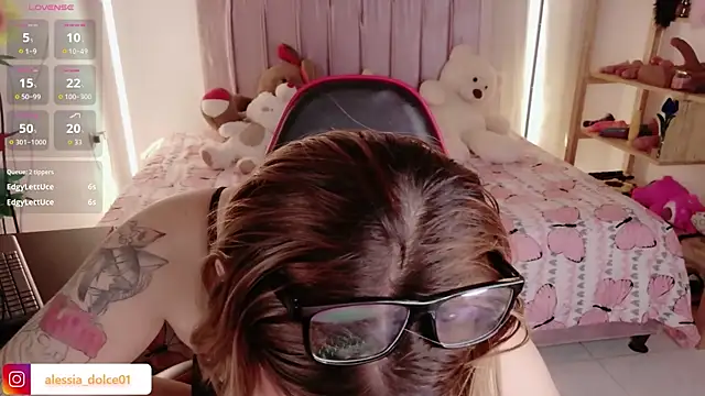 alessia dolce online show from March 30, 2026, 4:24 am