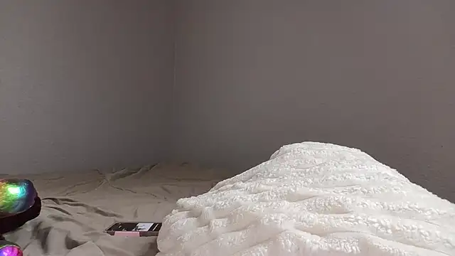 CreamyCookiee online show from February 27, 2026, 4:01 am