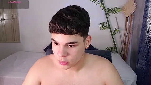 Snapshot of eithan_jonnes chatting on February 14, 2026, 6:26 pm eithan jonnes online show from February 14, 2026, 6:26 pm