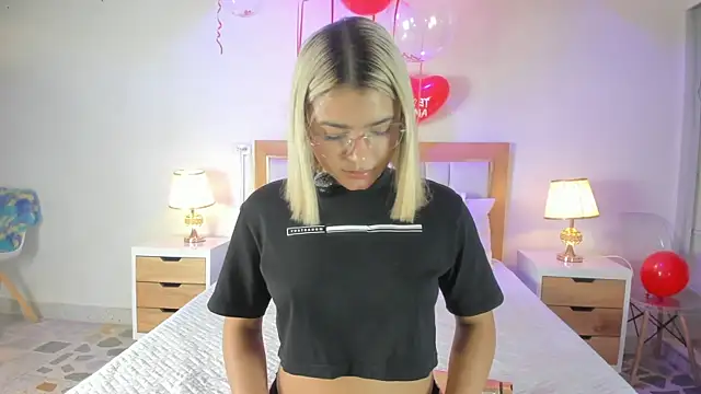 Snapshot of Bunny_Blush1 chatting on February 16, 2026, 7:10 pm Bunny Blush1 online show from February 16, 2026, 7:10 pm