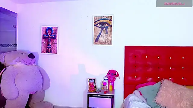 sexy girlts online show from April 14, 2026, 11:11 pm