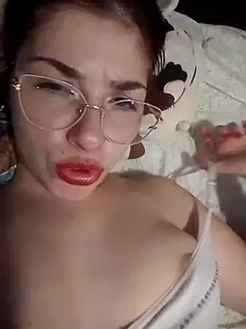 Snapshot of Luna33- chatting on February 19, 2026, 11:23 pm Luna33- online show from February 19, 2026, 11:23 pm