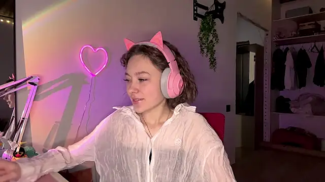 Snapshot of SlunkRear chatting on February 17, 2026, 10:05 pm SlunkRear online show from February 17, 2026, 10:05 pm