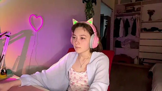 Snapshot of SlunkRear chatting on February 18, 2026, 10:17 pm SlunkRear online show from February 18, 2026, 10:17 pm