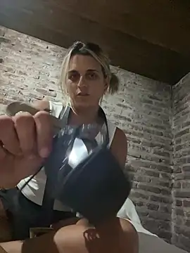 blanquitasexii online show from March 8, 2026, 11:41 pm