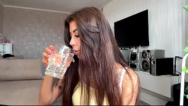 You Club Winx online show from April 12, 2026, 7:13 am