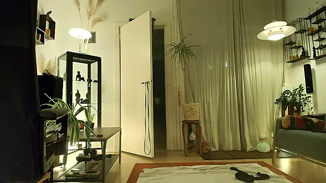 Snapshot of MiloXLive chatting on March 13, 2026, 12:50 am MiloXLive online show from March 13, 2026, 12:50 am