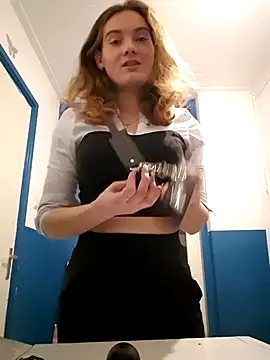 sweetsophie69 online show from March 5, 2026, 6:15 pm