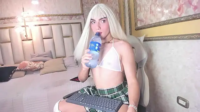 Snapshot of Veronica_hottie chatting on March 4, 2026, 2:23 pm Veronica hottie online show from March 4, 2026, 2:23 pm