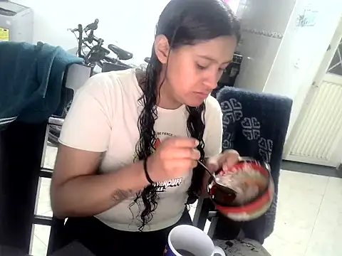 luna E online show from April 21, 2026, 11:05 am