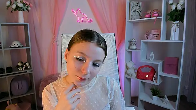 ElliFrankenweenie online show from March 7, 2026, 6:21 am