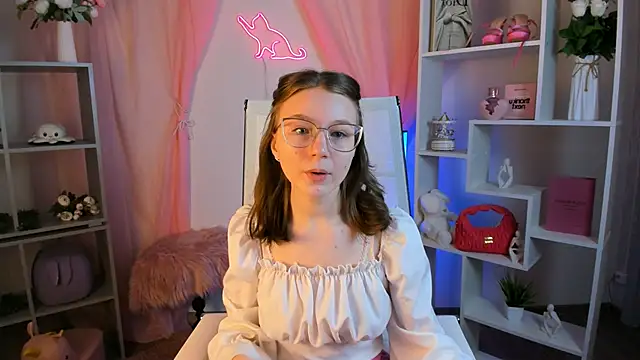 ElliFrankenweenie online show from March 9, 2026, 9:24 am