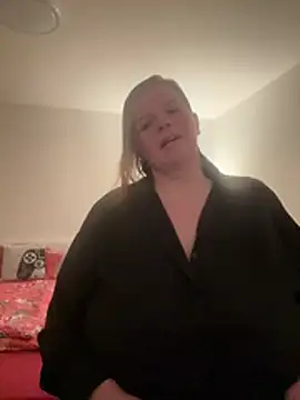 Snapshot of Laura-Loveyou chatting on March 14, 2026, 5:07 pm Laura-Loveyou online show from March 14, 2026, 5:07 pm