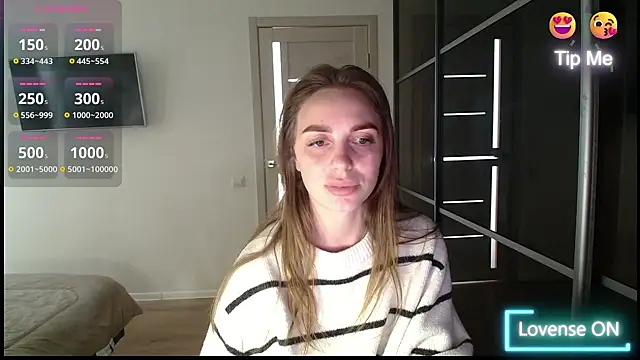  julia wonderful  online show from April 13, 2026, 5:57 am