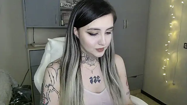 Rin Tozier online show from March 8, 2026, 1:47 am