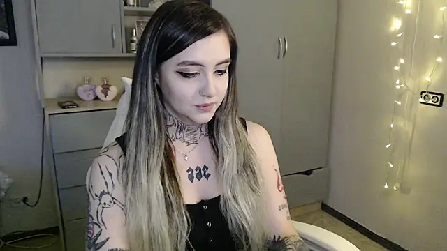 Rin Tozier online show from April 2, 2026, 1:25 am