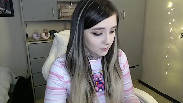 Rin Tozier online show from April 10, 2026, 1:22 am