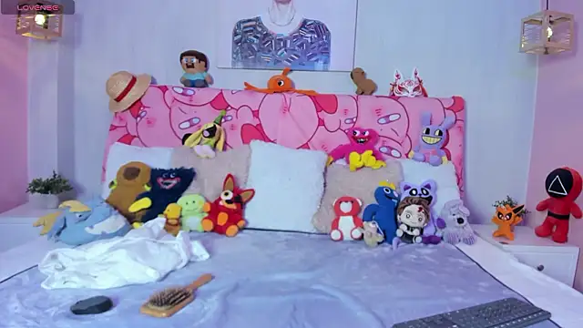 emma wilder  online show from March 7, 2026, 7:44 pm