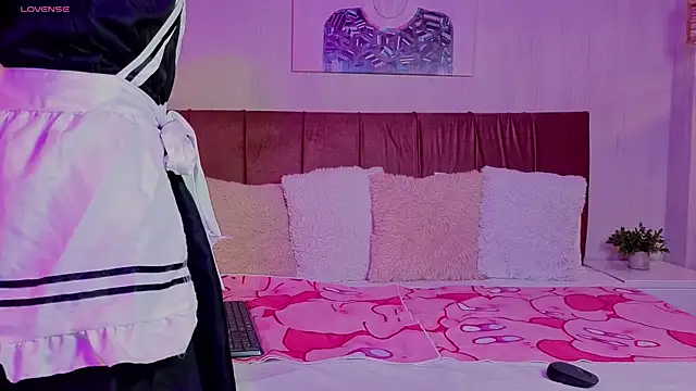 emma wilder  online show from April 8, 2026, 7:14 pm