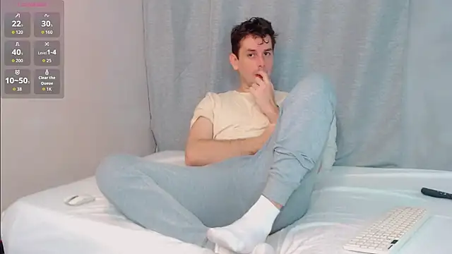 Snapshot of Luc_7 chatting on February 20, 2026, 11:38 pm Luc 7 online show from February 20, 2026, 11:38 pm