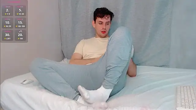 Snapshot of Luc_7 chatting on February 22, 2026, 9:57 pm Luc 7 online show from February 22, 2026, 9:57 pm