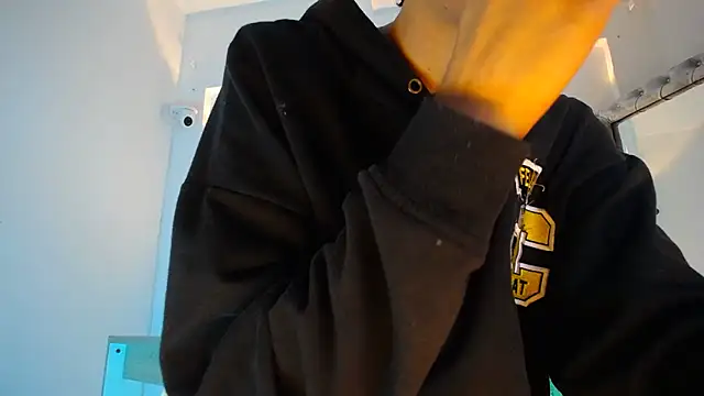 jullian ricci online show from April 6, 2026, 8:43 pm