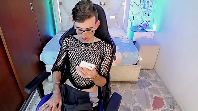 Top and bottom online show from March 21, 2026, 8:23 pm