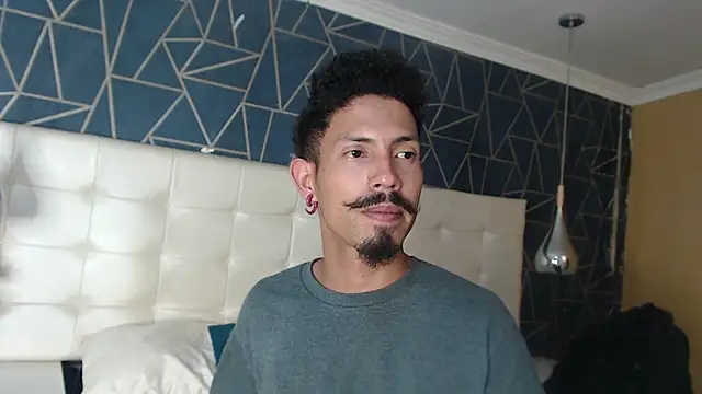 Snapshot of NoaahTylor chatting on February 12, 2026, 8:26 pm NoaahTylor online show from February 12, 2026, 8:26 pm