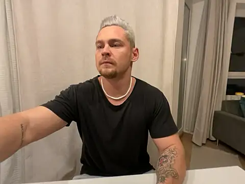 Snapshot of EddyRise- chatting on February 15, 2026, 6:15 pm EddyRise- online show from February 15, 2026, 6:15 pm