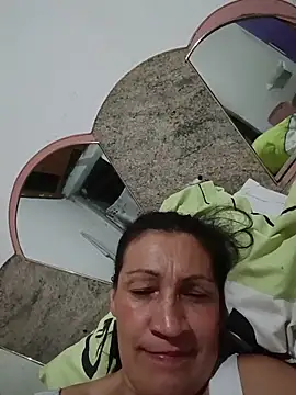 Snapshot of Layla_Zaid chatting on April 18, 2026, 3:54 am Layla Zaid online show from April 18, 2026, 3:54 am