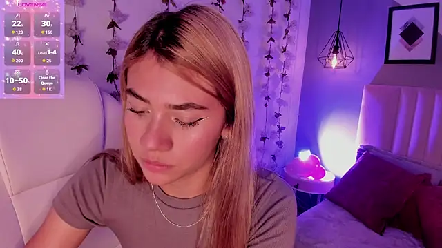 Chris Velvett online show from April 15, 2026, 7:58 pm