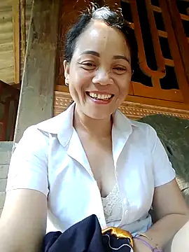 molly-xx online show from May 14, 2026, 9:27 am