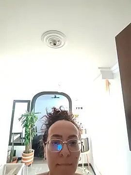 Snapshot of Alexia--27 chatting on March 1, 2026, 5:15 pm Alexia--27 online show from March 1, 2026, 5:15 pm