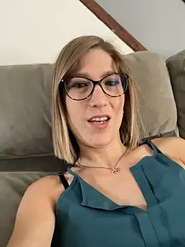 Snapshot of blondie-27 chatting on June 9, 2026, 8:15 am blondie-27 online show from June 9, 2026, 8:15 am