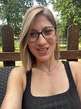 Snapshot of blondie-27 chatting on June 20, 2026, 2:09 pm blondie-27 online show from June 20, 2026, 2:09 pm