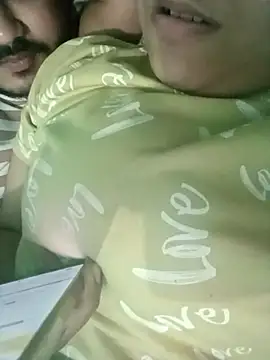 Desiyoungcouple15 online show from February 19, 2026, 4:36 pm