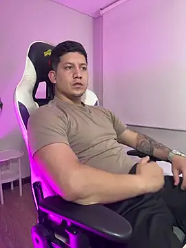 Snapshot of _robertobaggioo chatting on February 14, 2026, 5:37 am robertobaggioo online show from February 14, 2026, 5:37 am