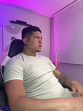  robertobaggioo online show from April 12, 2026, 12:10 pm