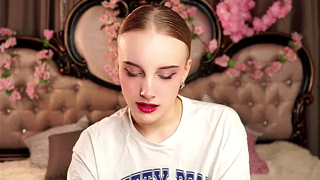 KirstinMcgeady online show from March 8, 2026, 11:14 am